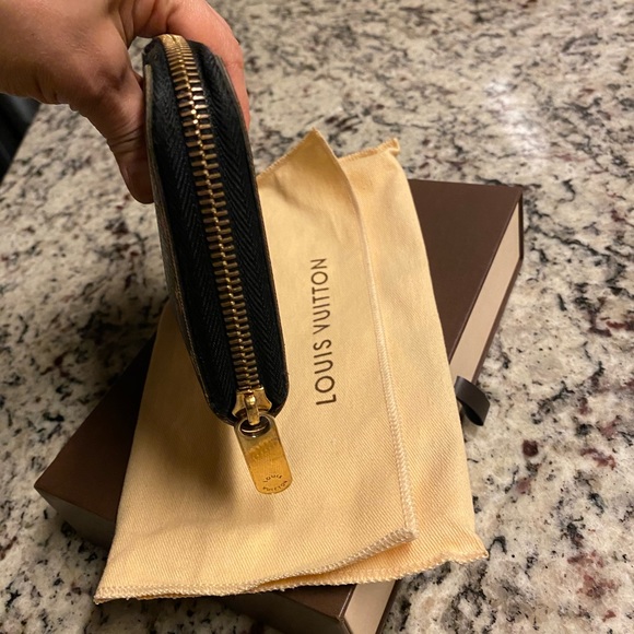 Authentic Louis Vuitton Monogram-Multicolor Zippy Wallet. - Picture 4 of 16